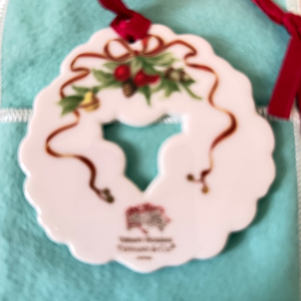 Tiffany & Co Wreath Porcelain Ornament - Picture 4 of 4